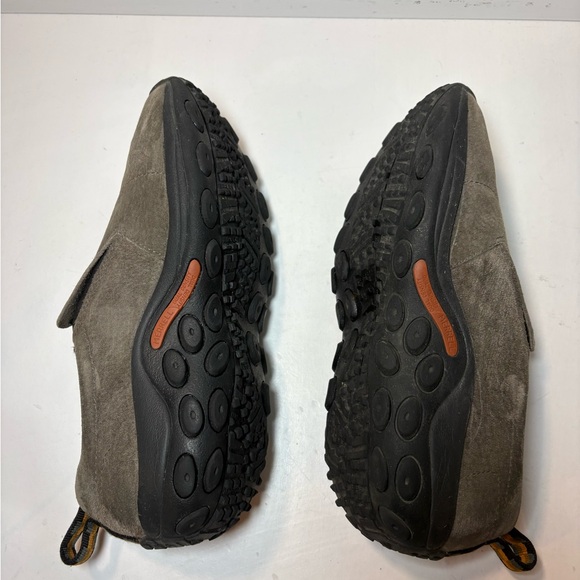 Merrell Men's Jungle Moc in the popular "Gunsmoke" colorway (Style J60787). - Picture 2 of 6